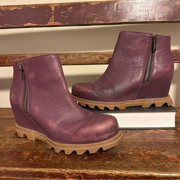 Sorel Joan of Actic III Wedge Heel Booties Purple Leather Ice Wine Gum Ankle - Picture 1 of 13